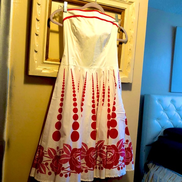 Stunning Dress for Any Special Occasion! - Picture 1 of 11